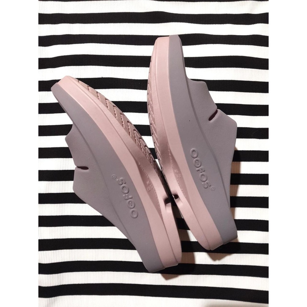 OOFOS Women's Gray and Pink Slide Slippers - Picture 5 of 8